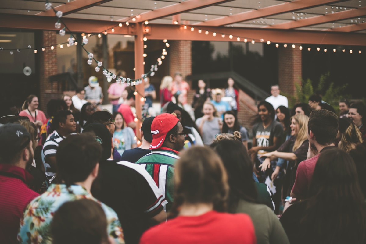 Buurtfeest organiseren: het complete 9-stappenplan voor een geslaagd feest